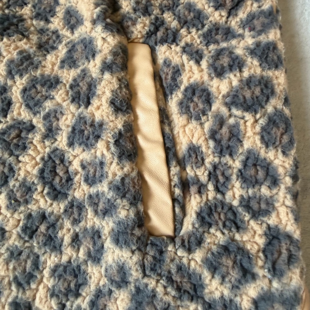 Abercrombie & Fitch Leopard Sherpa
Jacket Womens M Half Zip Fleece Cozy
Y2K - Picture 5 of 14